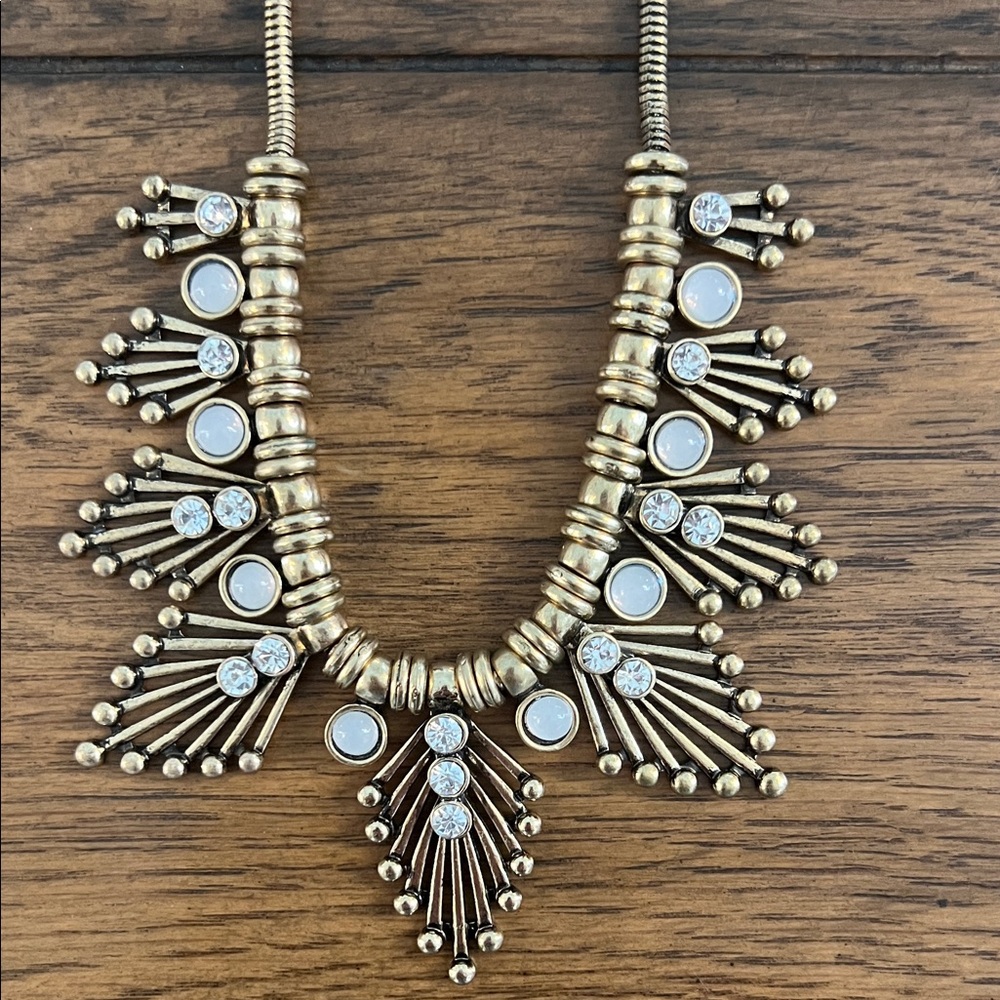 Elegant Gold and White Statement Necklace
LIKE NEW